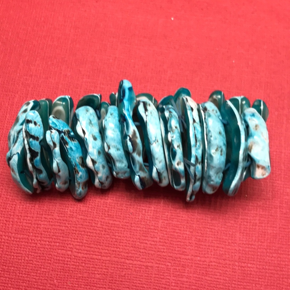 Dyed Turquoise Shell Elastic Bracelet